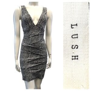 LUSH flattering low vneck fitted dresss. Stretch cinched material. Pit-pit-15”